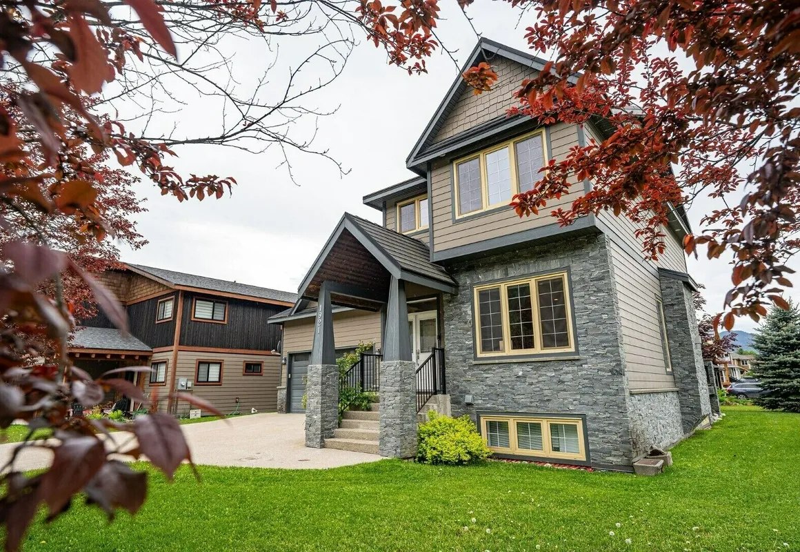 Aspen Lodge by Revelstoke Vacations hotel hero