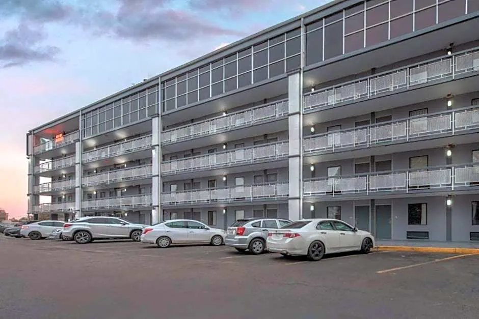 Downtown Inn & Studio Suites hotel hero