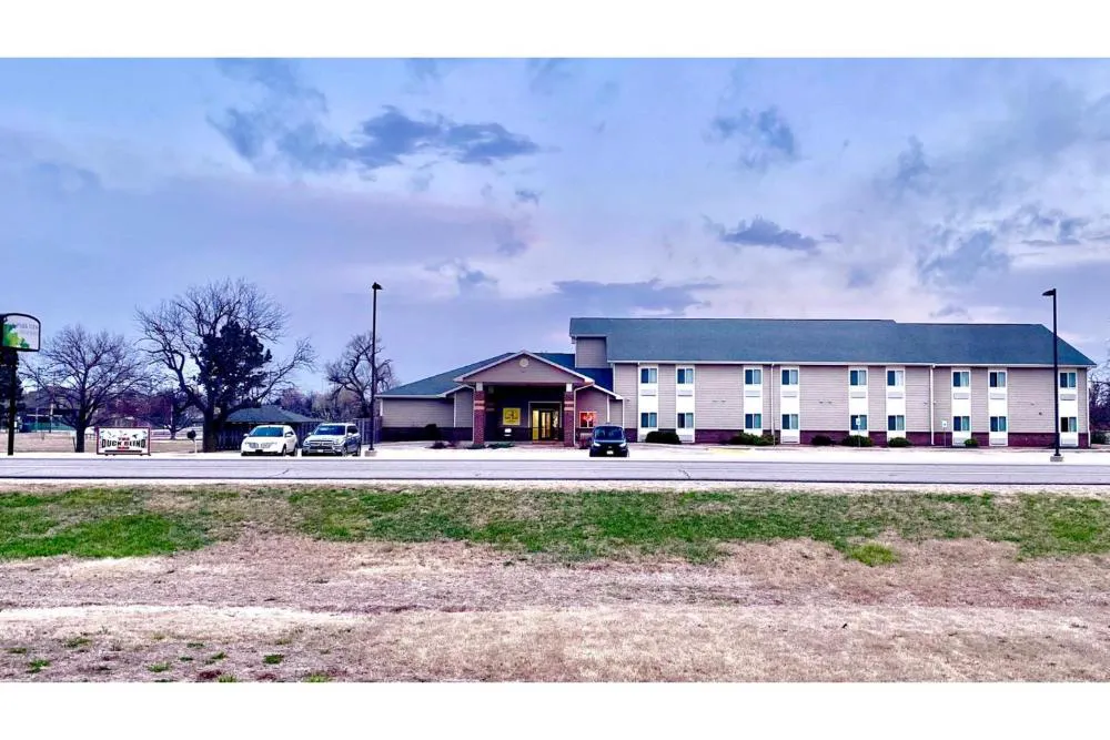 Park View Inn & Suites Hoisington hotel hero