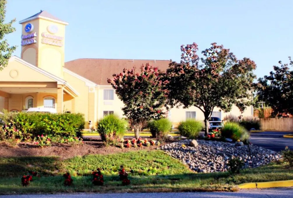 Quality Suites hotel hero