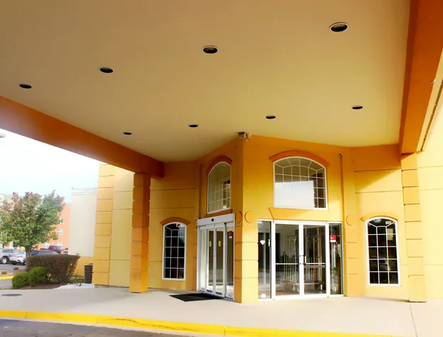 Quality Suites hotel detail image 4