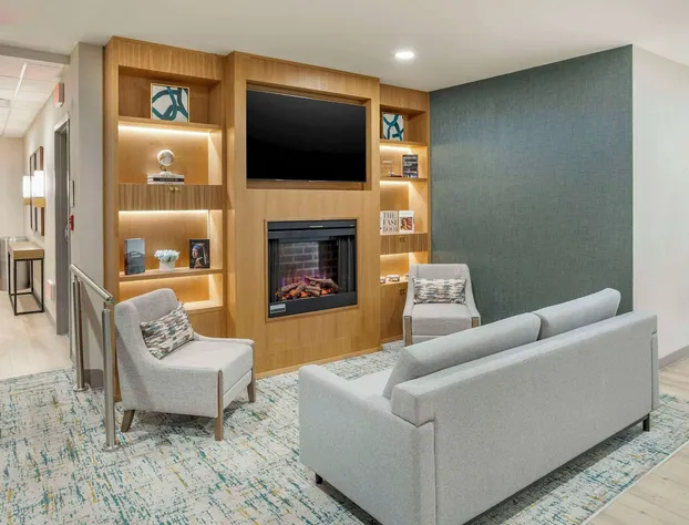 Comfort Inn & Suites Newark Liberty International Airport hotel detail image 4