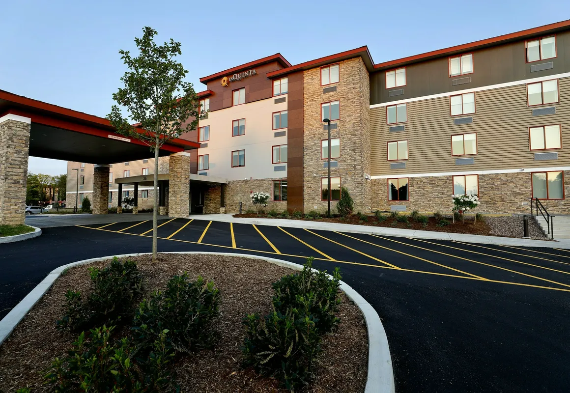 La Quinta Inn & Suites By Wyndham Williston/Burlington hotel hero