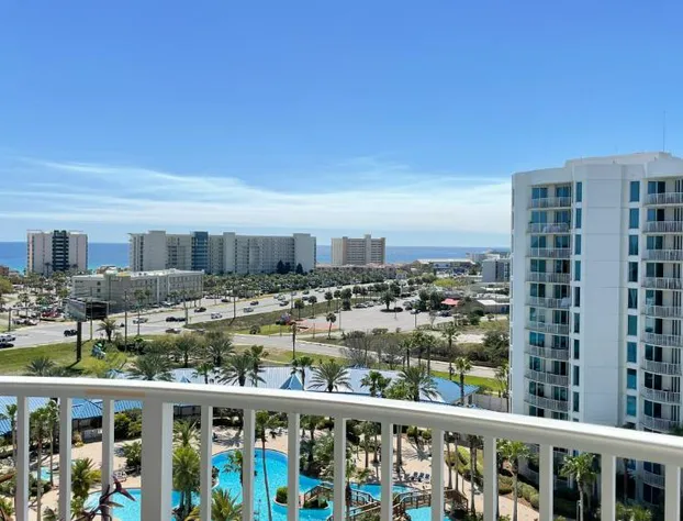 Spectacular Sunsets 5 star Resort Condo Across from Beach Sleep 6 Private Shuttle hotel detail image 2