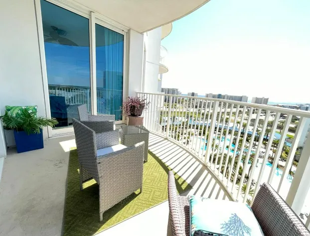 Spectacular Sunsets 5 star Resort Condo Across from Beach Sleep 6 Private Shuttle hotel detail image 4