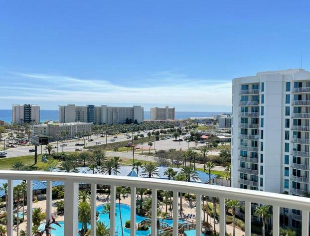 Spectacular Sunsets 5 star Resort Condo Across from Beach Sleep 6 Private Shuttle hotel detail image 2