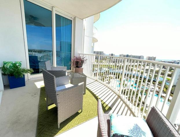 Spectacular Sunsets 5 star Resort Condo Across from Beach Sleep 6 Private Shuttle hotel detail image 4