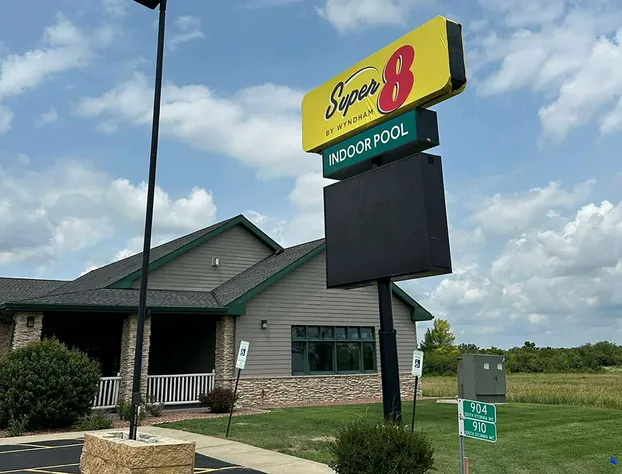 Super 8 by Wyndham Sturtevant/Racine hotel detail image 1