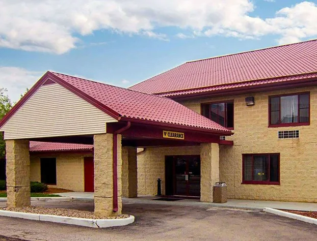 Super 8 by Wyndham Sturtevant/Racine hotel detail image 3