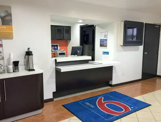 Motel 6 Kingsland I-95 Ultra Sparkling - Indoor Non Smoking Hotel - New Robotic Massage Center - 24 Hour Coffee Bar - Chiropractor Approved Beds - Book Today And Save - 100 Percent Satisfaction Guarantee - hotel detail image 2