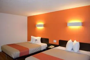 Motel 6 Kingsland I-95 Ultra Sparkling - Indoor Non Smoking Hotel - New Robotic Massage Center - 24 Hour Coffee Bar - Chiropractor Approved Beds - Book Today And Save - 100 Percent Satisfaction Guarantee - hotel detail image 3