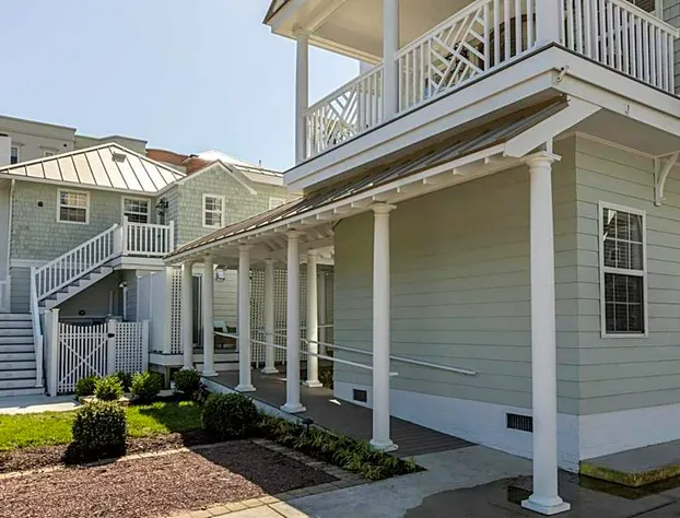 Pinewood 102 Inn At Old Beach hotel detail image 3