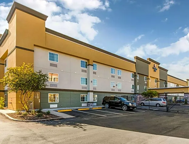 Comfort Inn Airport hotel detail image 1