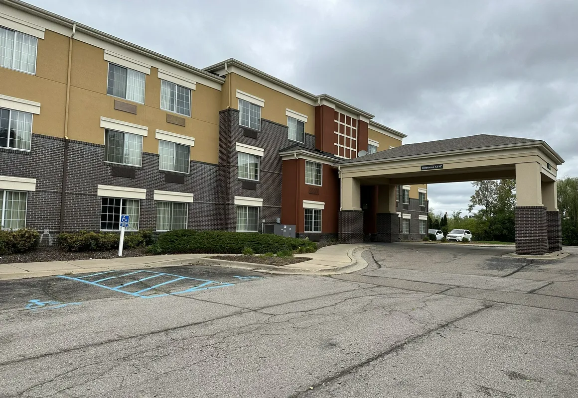 HomeTowne Studios by Red Roof Southfield hotel hero