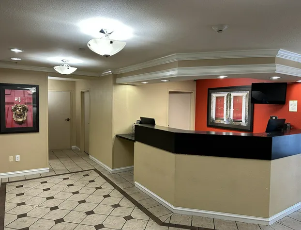 HomeTowne Studios by Red Roof Southfield hotel detail image 3