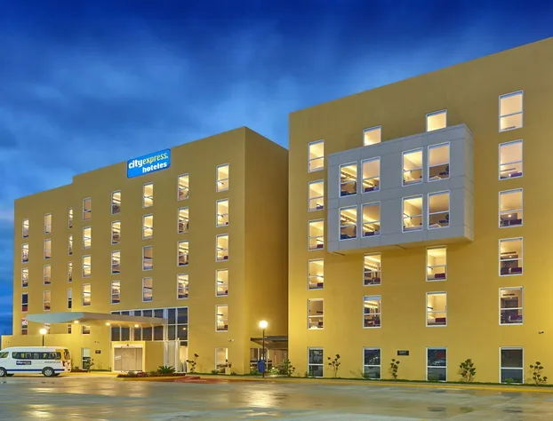 City Express By Marriott Comitan hotel detail image 1