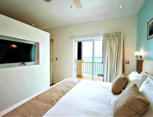Bartolome Oceanfront Suites hotel detail image 3