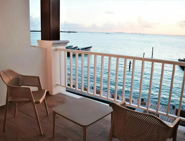 Bartolome Oceanfront Suites hotel detail image 3