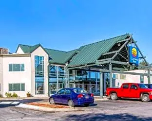 Howard Johnson by Wyndham Omaha hotel hero