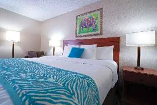 Howard Johnson by Wyndham Omaha hotel detail image 3