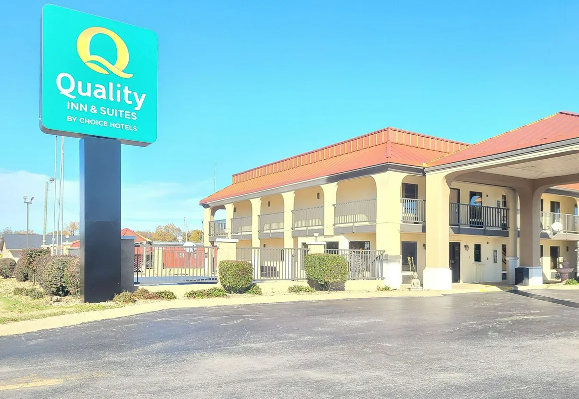 Quality Inn & Suites hotel hero