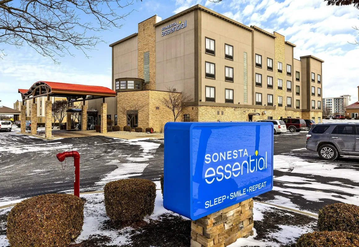Sonesta Essential Indianapolis Airport hotel hero