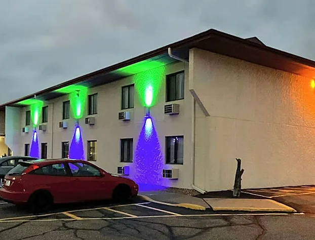 Budget Host Inn Buffalo hotel detail image 1