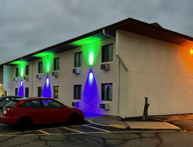 Budget Host Inn Buffalo hotel detail image 3