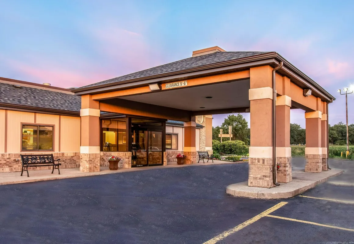 Country Inn & Suites By Radisson, Muskegon, Mi hotel hero