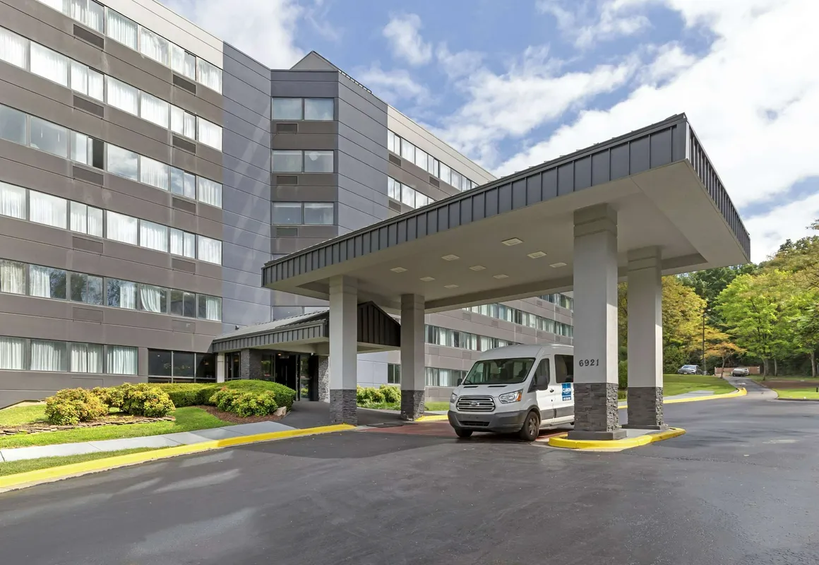 Clarion Hotel & Suites BWI Airport North hotel hero