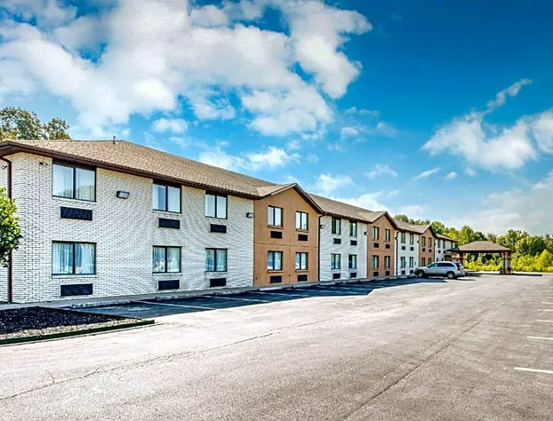 Quality Inn & Suites Metropolis I-24 hotel detail image 2