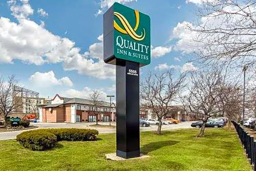 Quality Inn & Suites Mississauga hotel hero