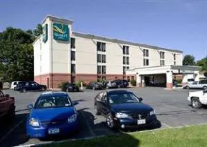 Comfort Inn & Suites (Formerly Quality Inn near Destiny USA) hotel detail image 1