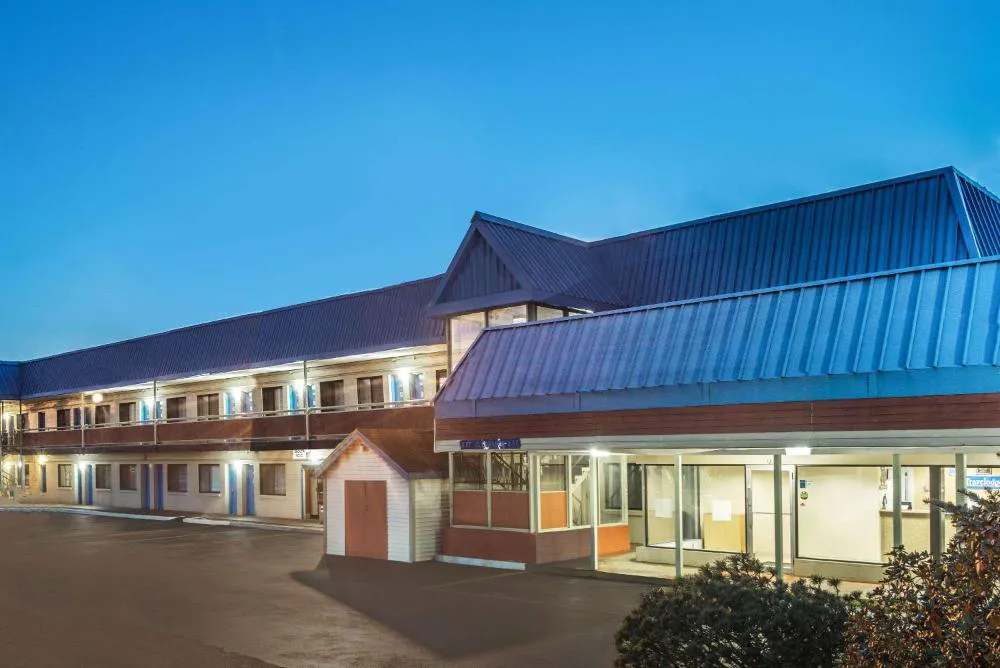 Budget Inn Natick hotel hero