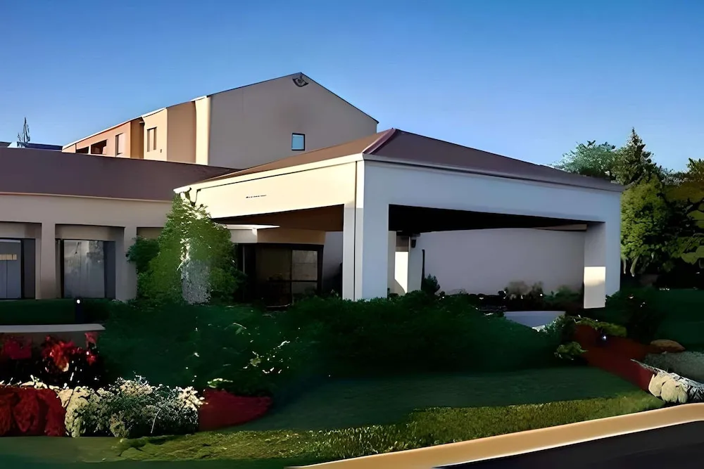 Comfort Inn & Suites hotel hero