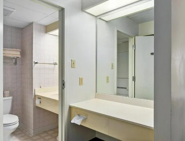 Spectacular Top Floor Deluxe Suite With Beautiful View & More! hotel detail image 4