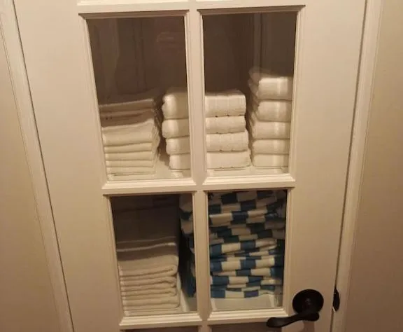 Fireside - Waterfront Resort Style Executive Cottage hotel detail image 1