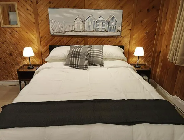 Fireside - Waterfront Resort Style Executive Cottage hotel detail image 2