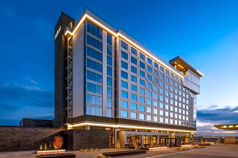 Hilton BNA Nashville Airport Terminal hotel hero