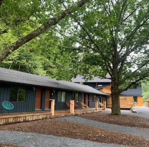 Madbush Falls hotel detail image 1