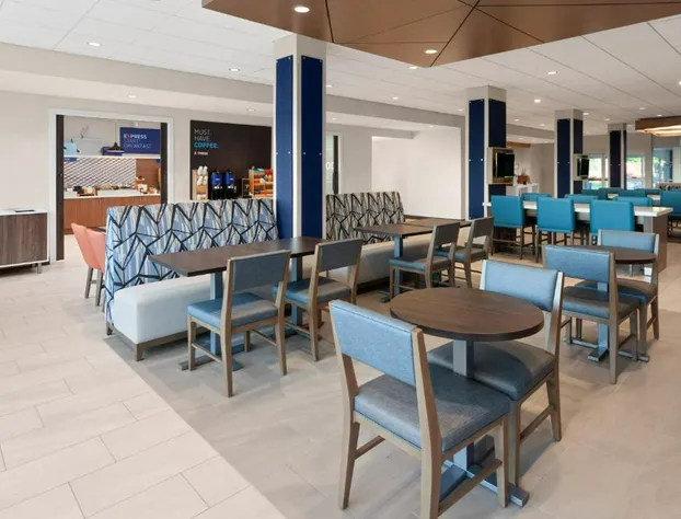 Holiday Inn Express & Suites Reedsburg - Dells Area by IHG hotel detail image 4