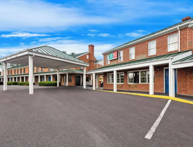 Econo Lodge Waynesboro - Skyline Drive hotel detail image 3