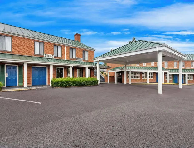 Econo Lodge Waynesboro - Skyline Drive hotel detail image 4