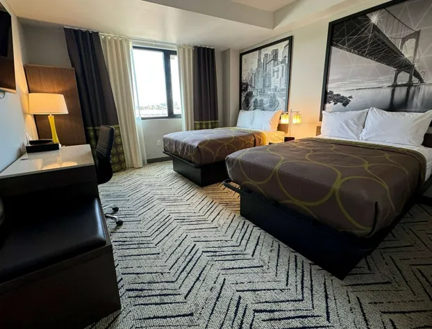 Super 8 By Wyndham Bronx Near Stadium hotel detail image 1