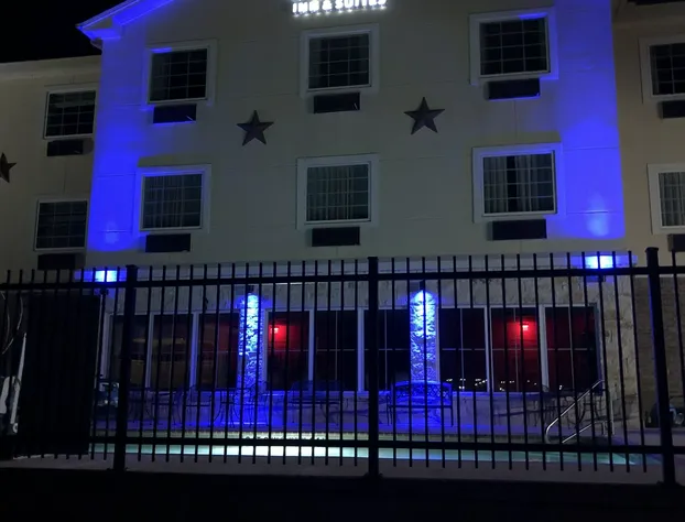 Comfort Inn & Suites Gatesville near Fort Cavazos hotel detail image 1