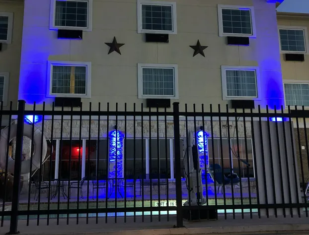 Comfort Inn & Suites Gatesville near Fort Cavazos hotel detail image 3