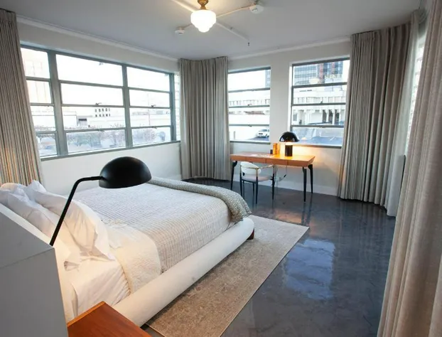 Greyhound Inn hotel detail image 3