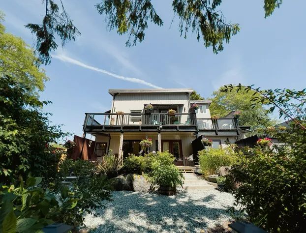 Lunar Cove Inn hotel detail image 4