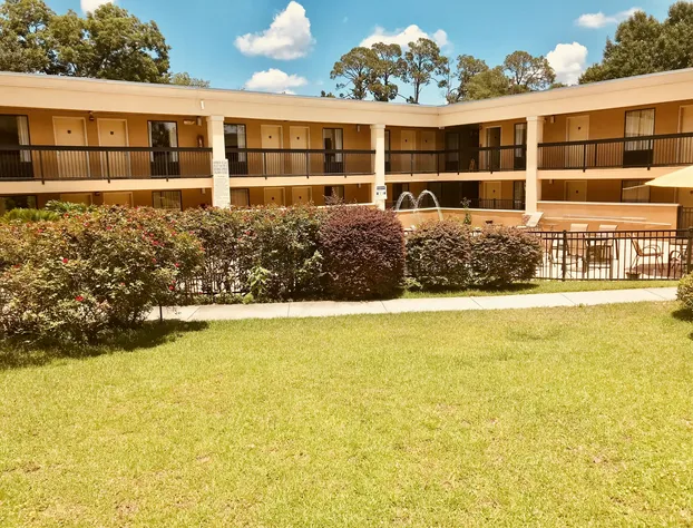 Quality Inn & Suites Conference Center Statesboro Historic District hotel detail image 2