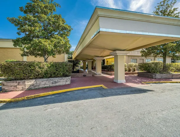 Quality Inn & Suites Conference Center Statesboro Historic District hotel detail image 4